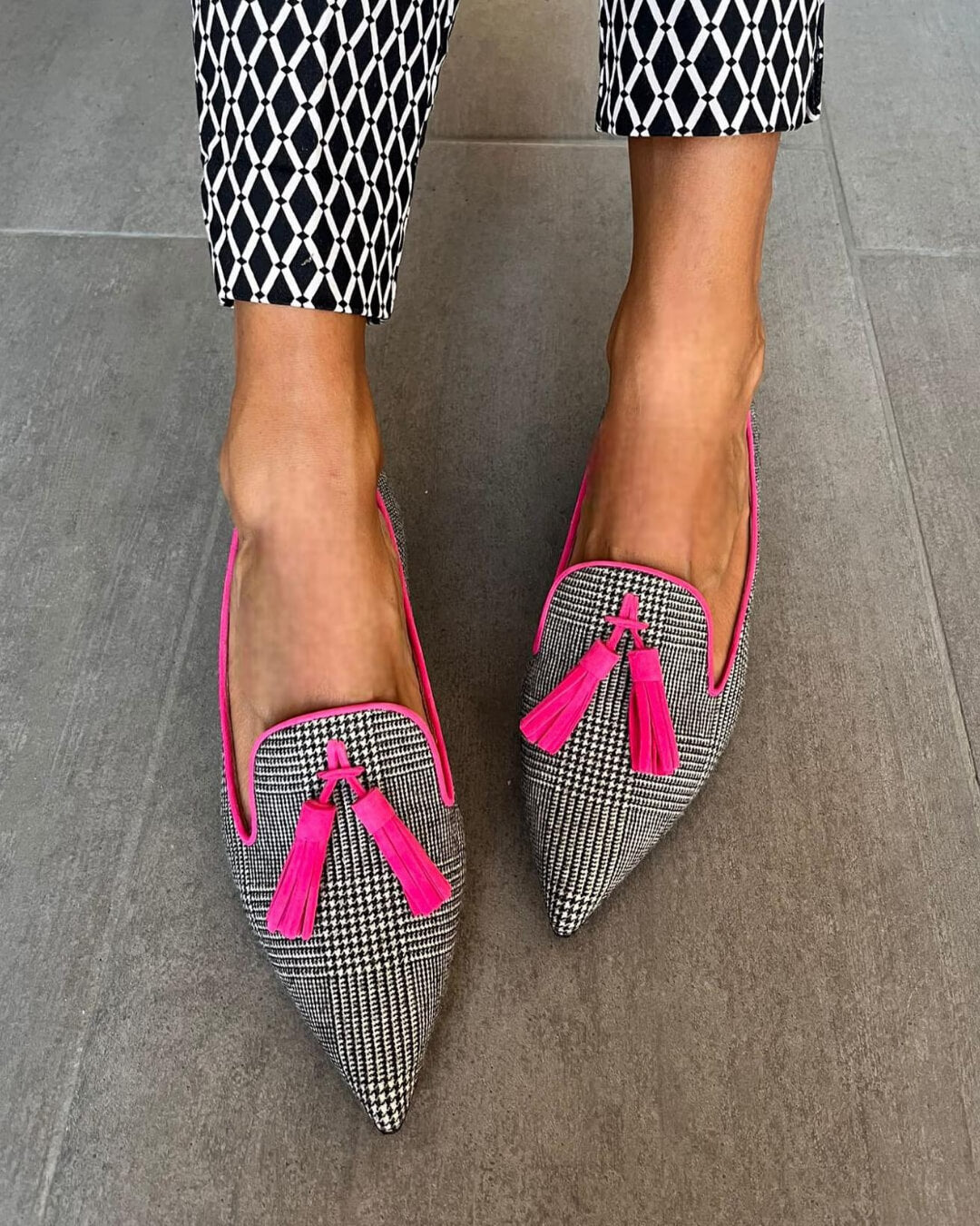 Women's Pointed Toe Loafers – Black/pink