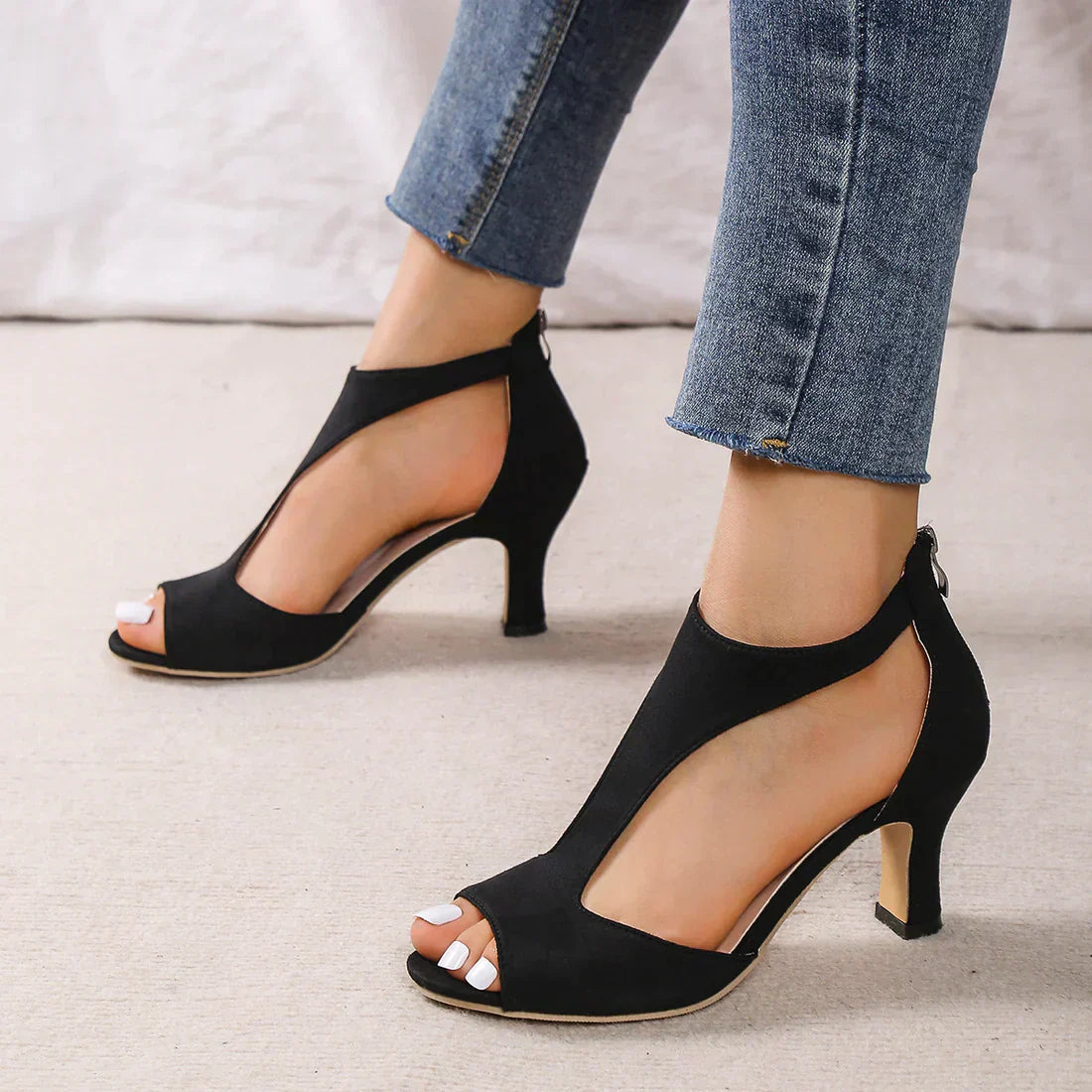 Women's Strappy Sandals – Black